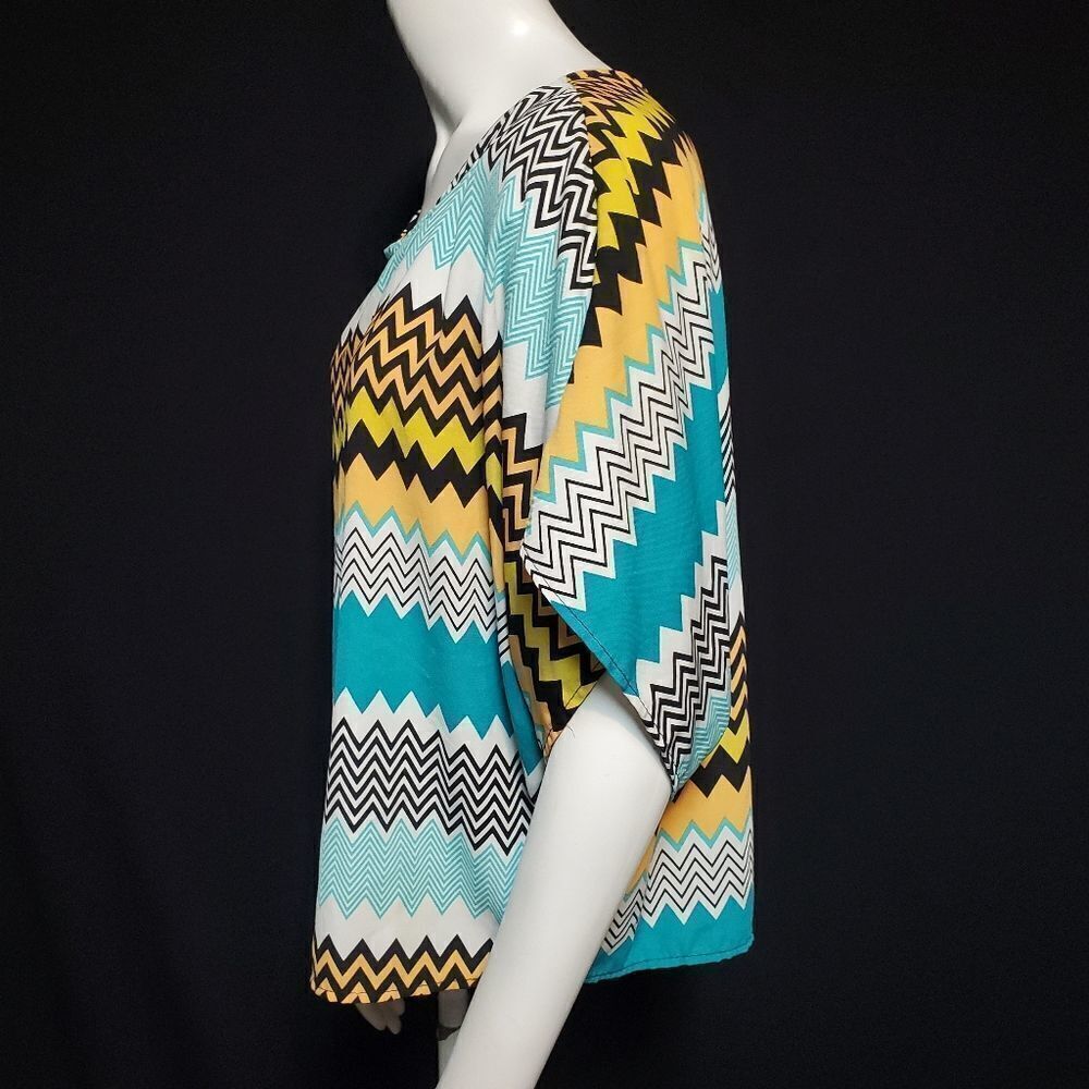 Buttons Chevron Top with Back Zipper (M) - Picture 3 of 5